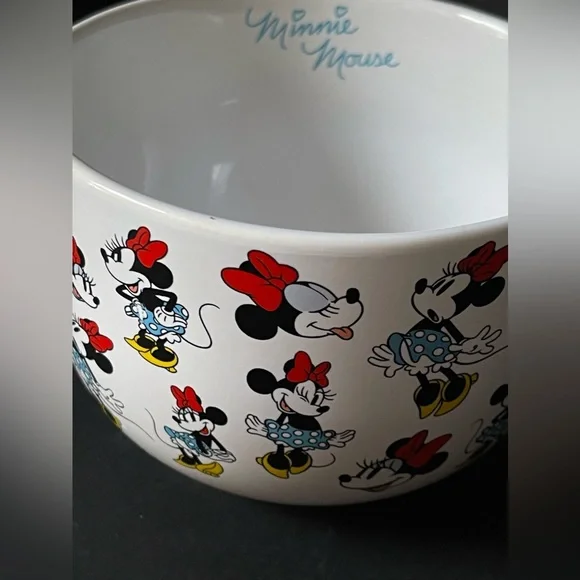 Large Minnie Mouse bowl/mug with handle. - Picture 7 of 7